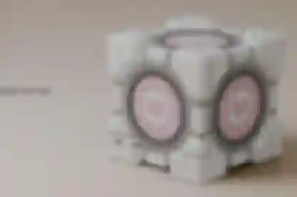 Valve zaustavio dbrandov Companion Cube jer nije imao licencu